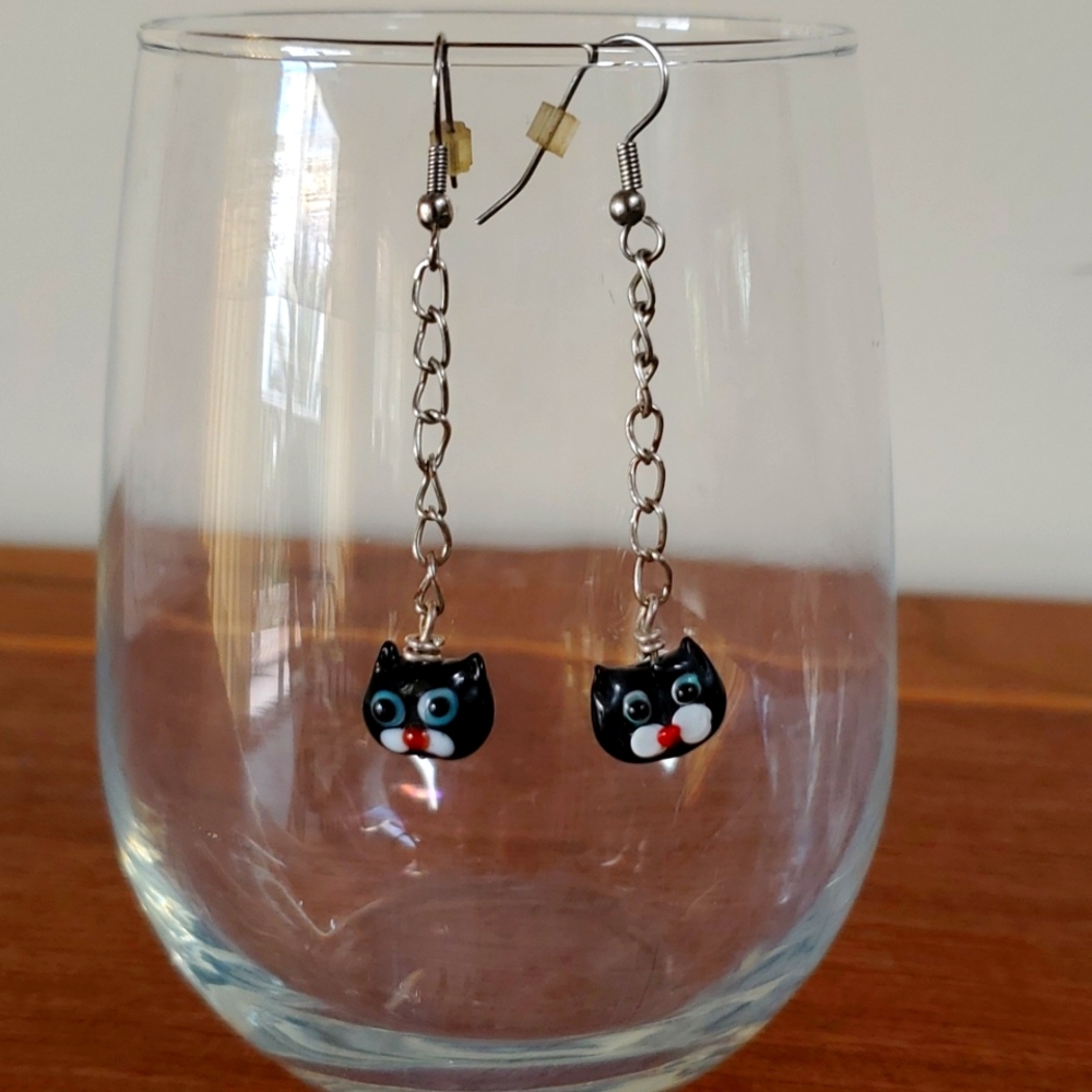 Cute Dangling Kitty Earrings 😺